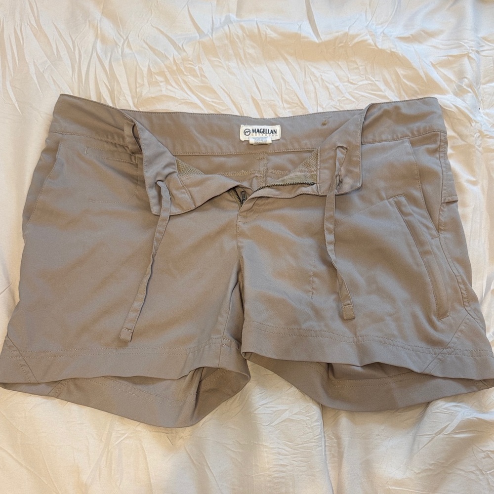 Magellan Outdoors Women's Khaki Cargo Shorts